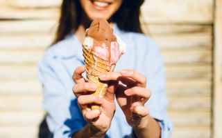 Cómo quitarse el helado de chocolate de la ropa
