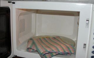 Como limpar panos de cozinha no microondas
