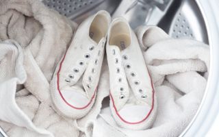 Hoe sneakers in de machine te wassen: regels voor wassen en drogen