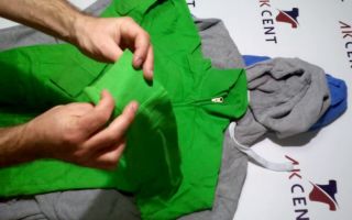 Hoe je een hoodie, jas en trui opvouwt