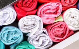 Cara melipat kemeja-T dengan cepat: lelaki, wanita dan kanak-kanak