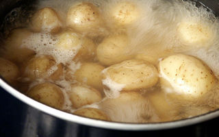 Hvorfor kartoffel bouillon er nyttigt