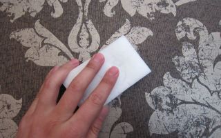 Ako odstrániť mastné škvrny z tapiet: ako umývať olej