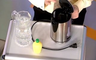 Kako ukloniti miris plastike u čajniku