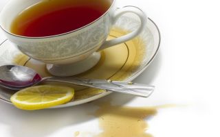 Ako odstrániť škvrny od čaju