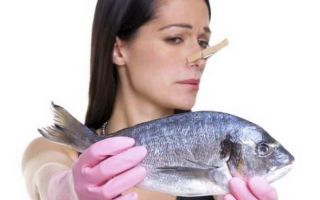Wie man den Geruch von Fisch an Händen, Kleidern in einer Wohnung loswird