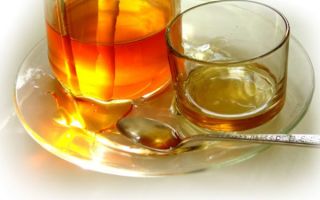 ماء العسل على معدة فارغة: الفوائد والأضرار ، إيجابيات وسلبيات