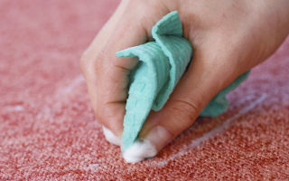 Kako ukloniti vosak s tepiha: kako ribati vosak s tepiha