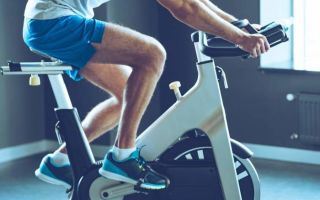 Hvorfor er en motionscykel nyttig, hvordan man gør det rigtigt for vægttab