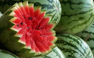 So entfernen Sie Wassermelonenflecken