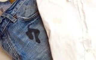 Cara menghilangkan noda berminyak pada seluar jeans