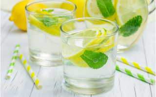 Citronvand: fordele og skader, opskrifter, hvordan man drikker