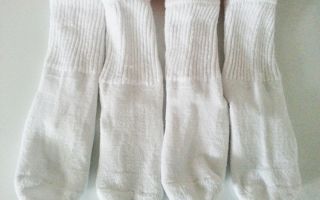 Kuinka pestä valkoiset sukat kotona