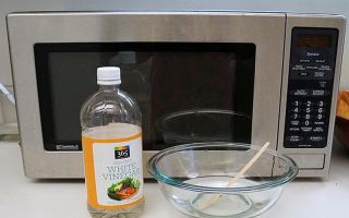Jak czyścić kuchenkę mikrofalową sodą oczyszczoną w domu: szybki sposób w 5 minut, jak myć wodą