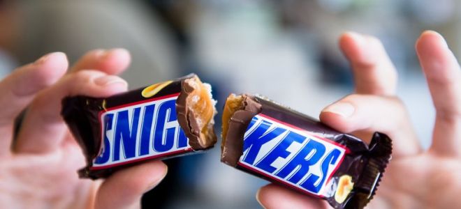 Snickers (Snickers): la composition de la barre, les avantages et les inconvénients du chocolat